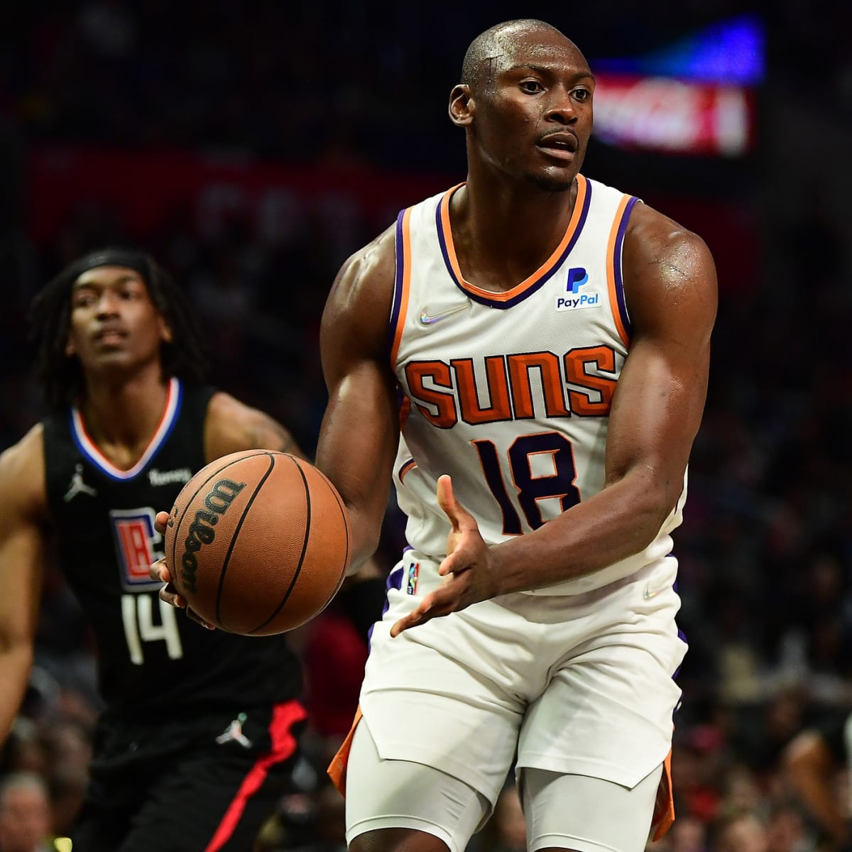 Suns' Bismack Biyombo assists people in Democratic Republic of Congo