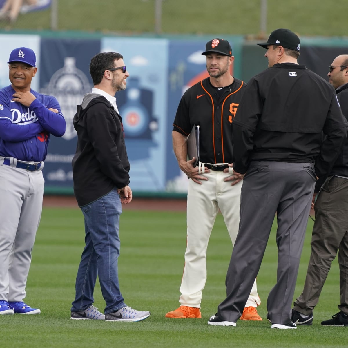 White Sox manager slams Giants skipper's 'inappropriate' boycott of  national anthem