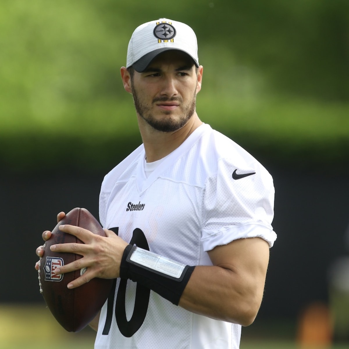 Chase Claypool Signs Old Mitch Trubisky Jersey at Soldier Field