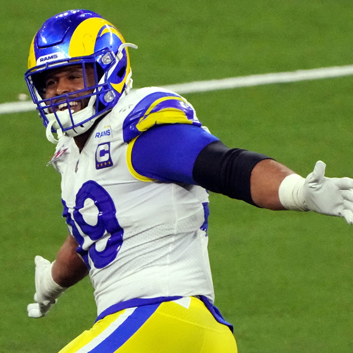 Aaron Donald signs with Donda Sports