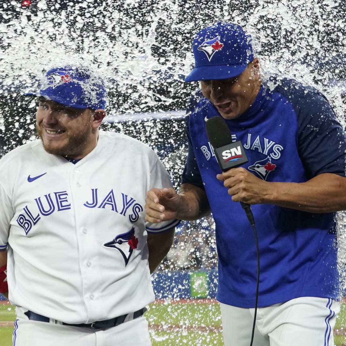 Kirk homers twice as Blue Jays power past White Sox to extend winning  streak to 6