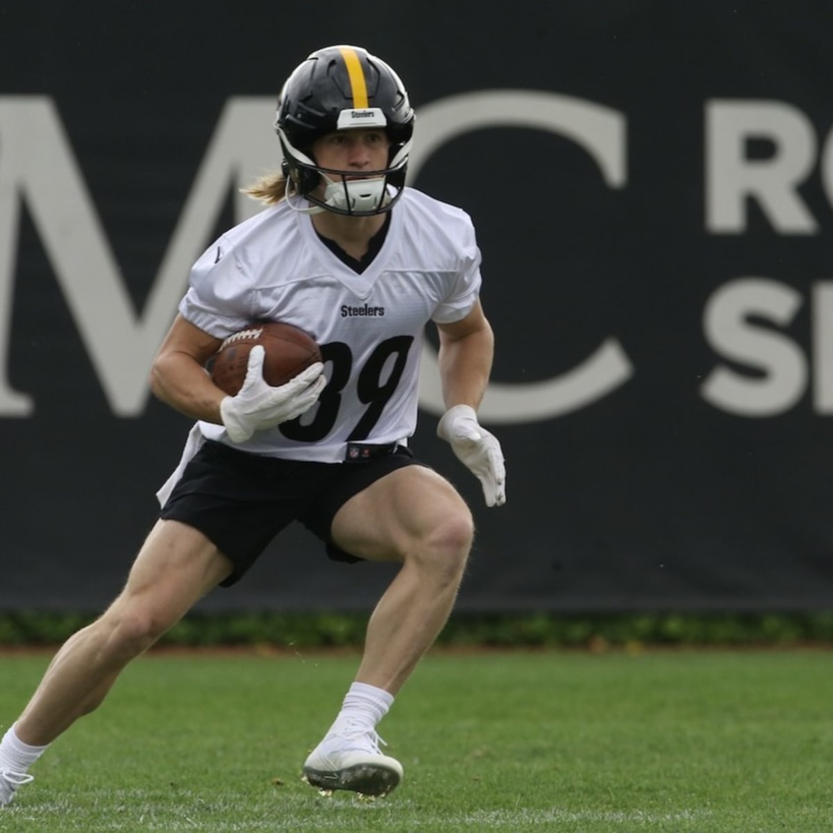 Pittsburgh Steelers wide receiver Gunner Olszewski (89) warms up before an  NFL football game, Sunday, Sept. 18, 2022, in Pittsburgh, PA. (AP  Photo/Matt Durisko Stock Photo - Alamy