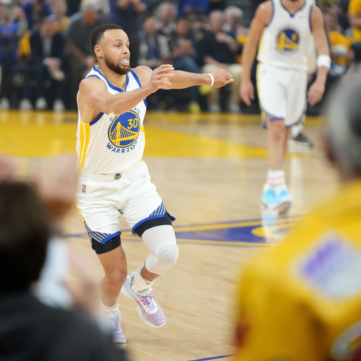 Steph Curry sets NBA Finals record as Golden State Warriors blow out  Cleveland Cavaliers in Game 2 – The Denver Post