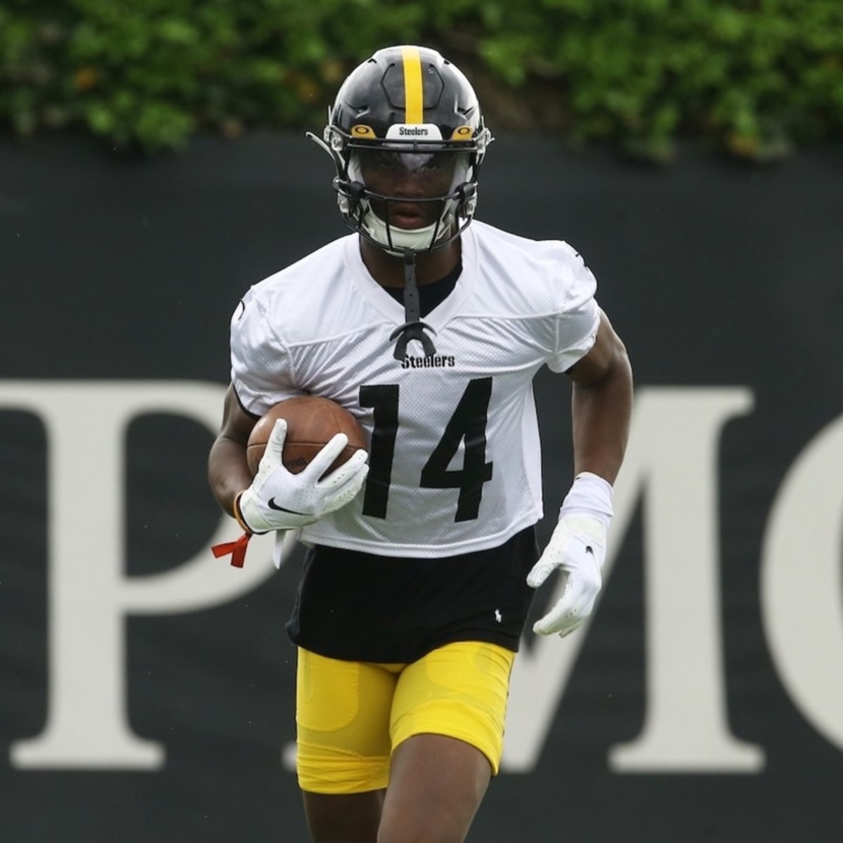 Steelers battle for best wide receiver continues as Johnson impresses