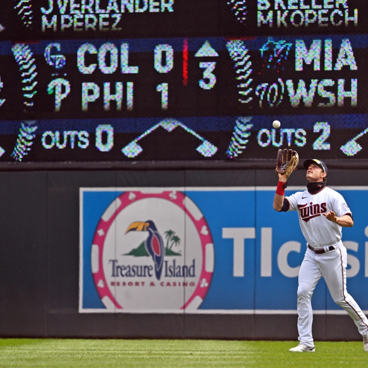 Kepler, Pagán among 4 unvaccinated Twins to miss Jays series