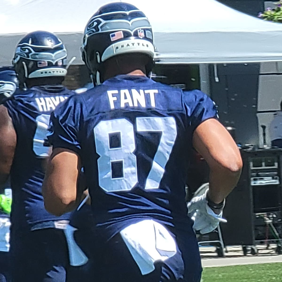 INGLEWOOD, CA - DECEMBER 04: Seattle Seahawks tight end Noah Fant