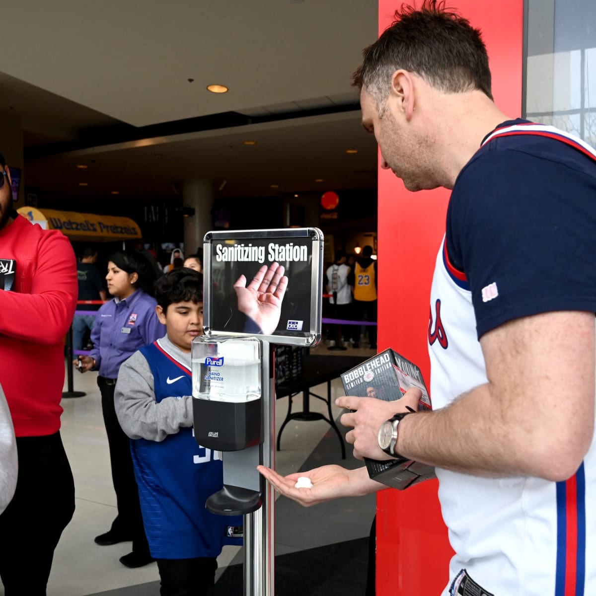 Lakers, Clippers set to allow limited fans at Staples Center in