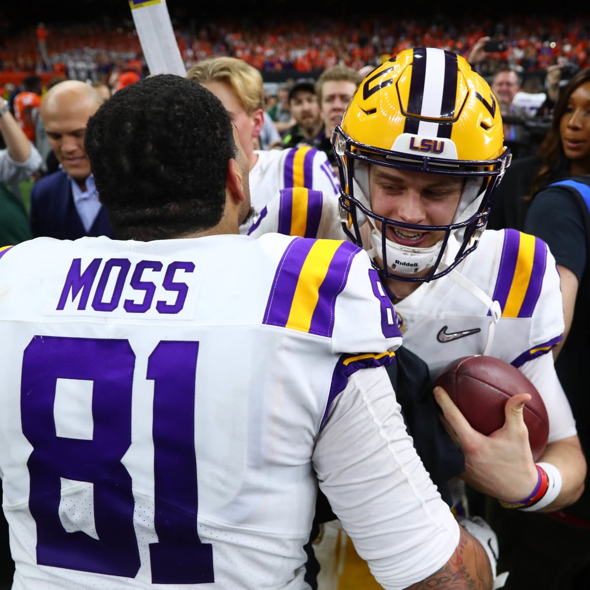 Baton Rouge, LA, USA. 18th Jan, 2020. LSU quarterback Joe Burrow give his  parents a thumbs up while riding on a float as teammate Thasseus Moss looks  on during LSU's College Football