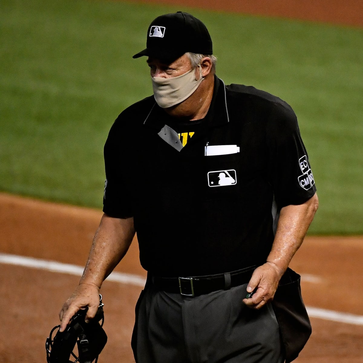 Umpire Joe West may be advantage for Cardinals over Dodgers