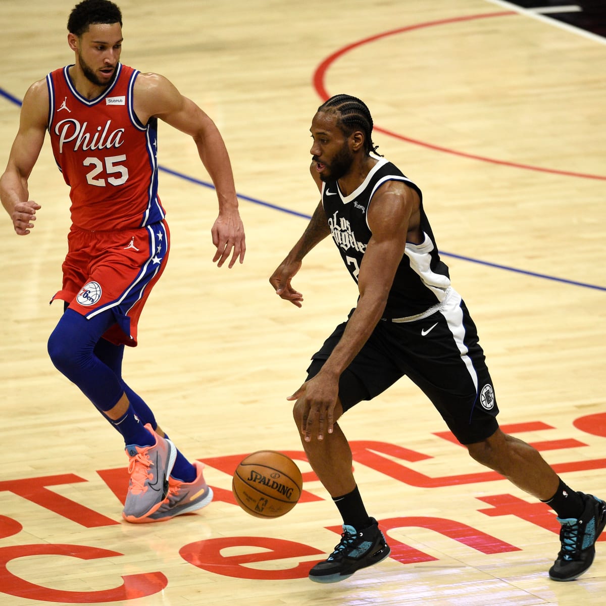 Clippers' Kawhi Leonard out at least 1 week with sore foot