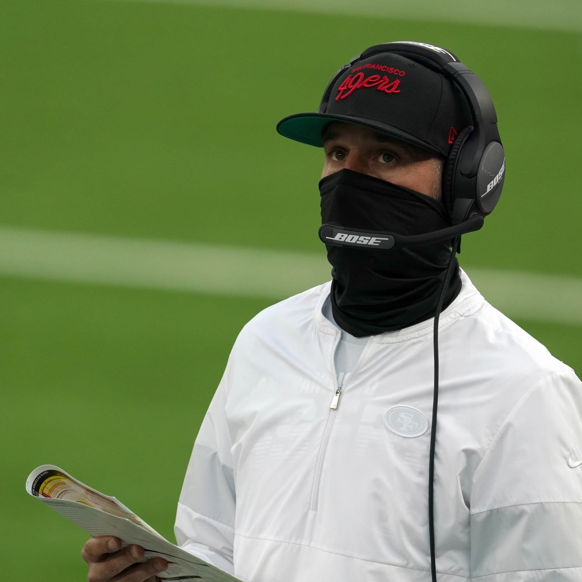 Kyle Shanahan switches up game day attire, ditches 'Shanahat