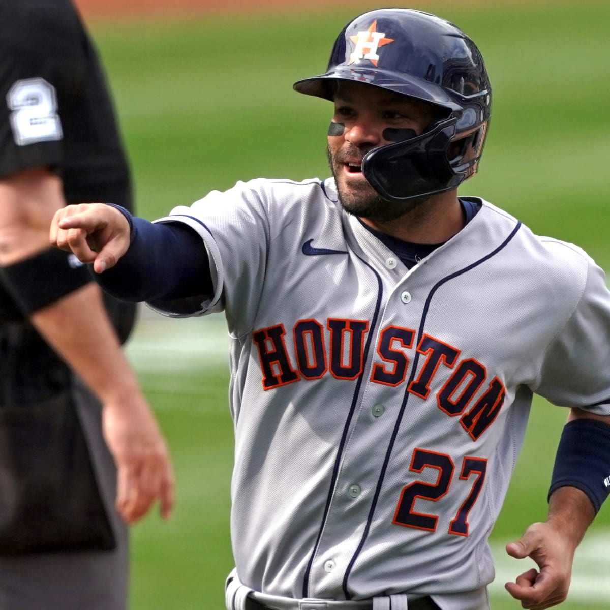 Jose Altuve reveals he tested positive for COVID-19