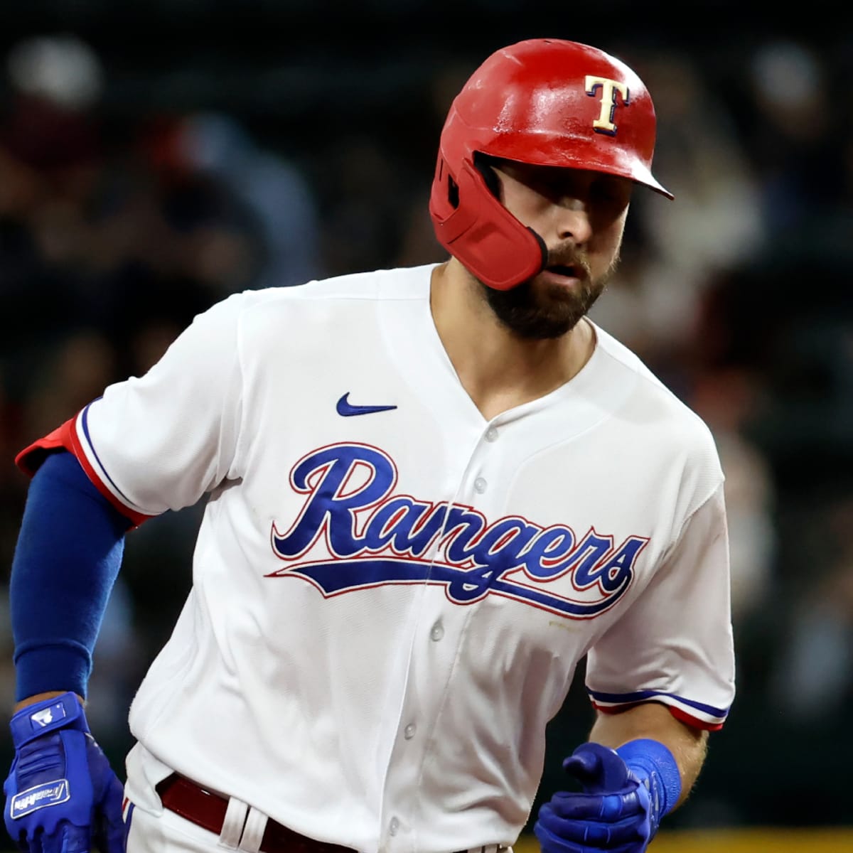 Joey Gallo keeps his cool, then blasts game-winning home run for