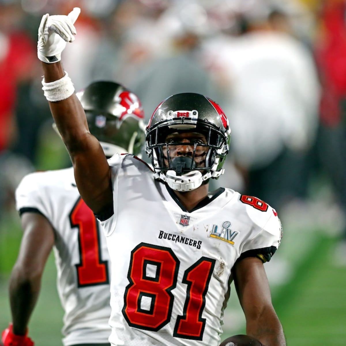 Bucs Want To Re-Sign Antonio Brown