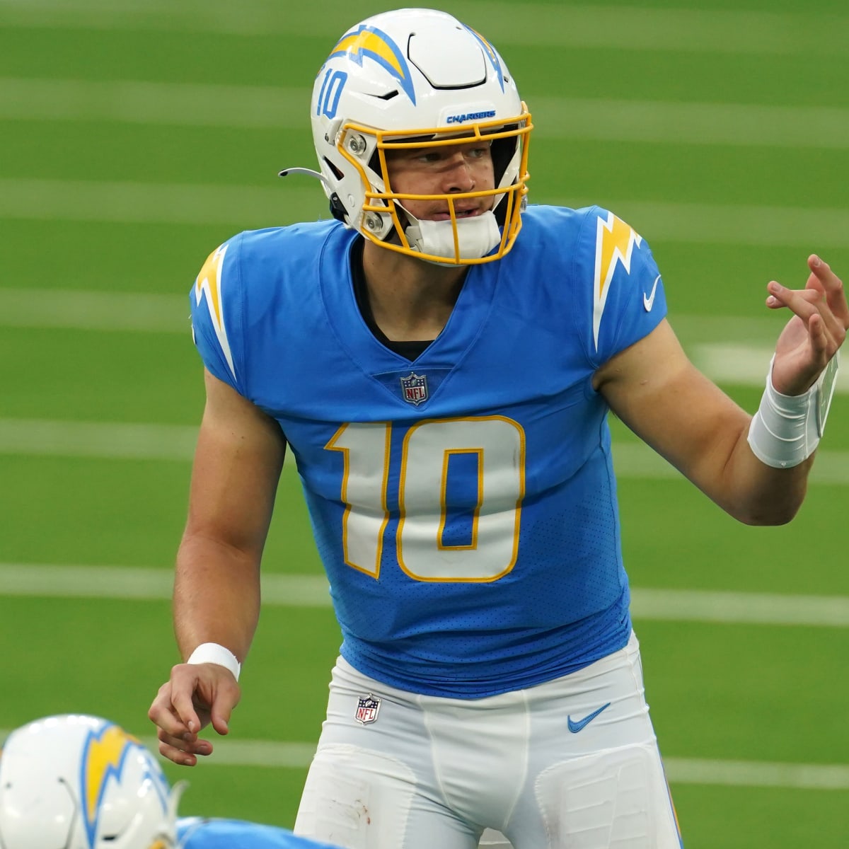 Former Oregon Ducks Football Quarterback Justin Herbert Wins 2022 Pro Bowl  Offensive MVP - Sports Illustrated Oregon Ducks News, Analysis and More