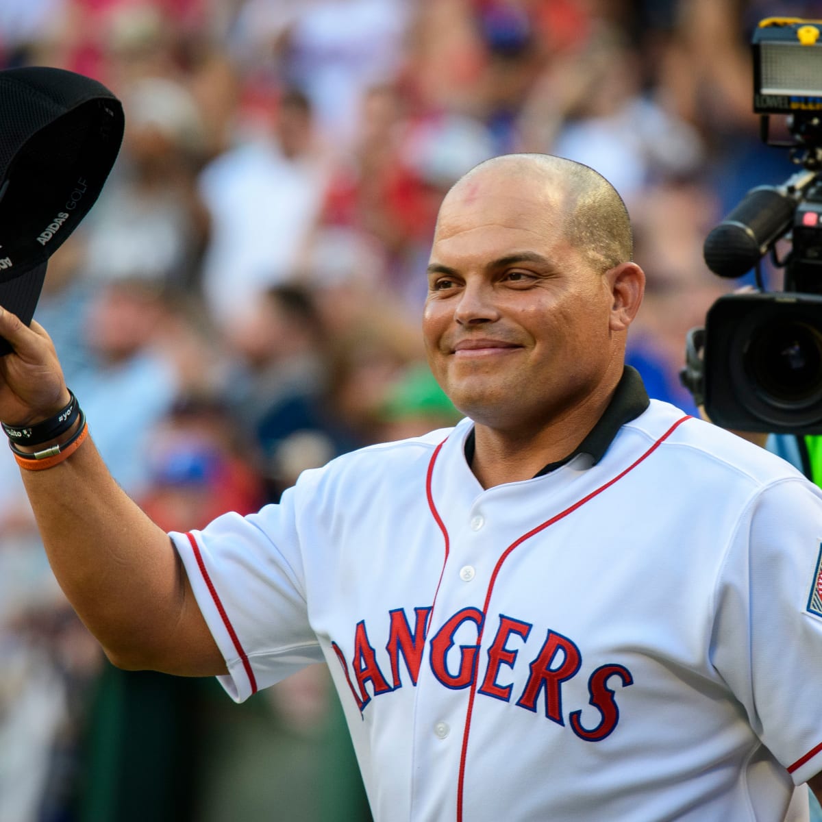 Texas Rangers History Today: Pudge Inducted Into Franchise Hall Of Fame -  Sports Illustrated Texas Rangers News, Analysis and More