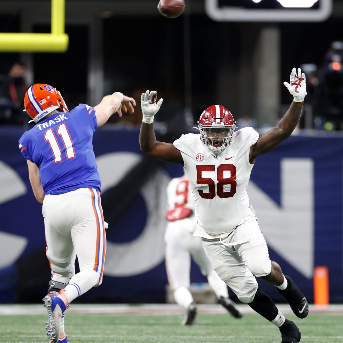 Instant: Patriots trading up to draft Alabama DT Christian Barmore