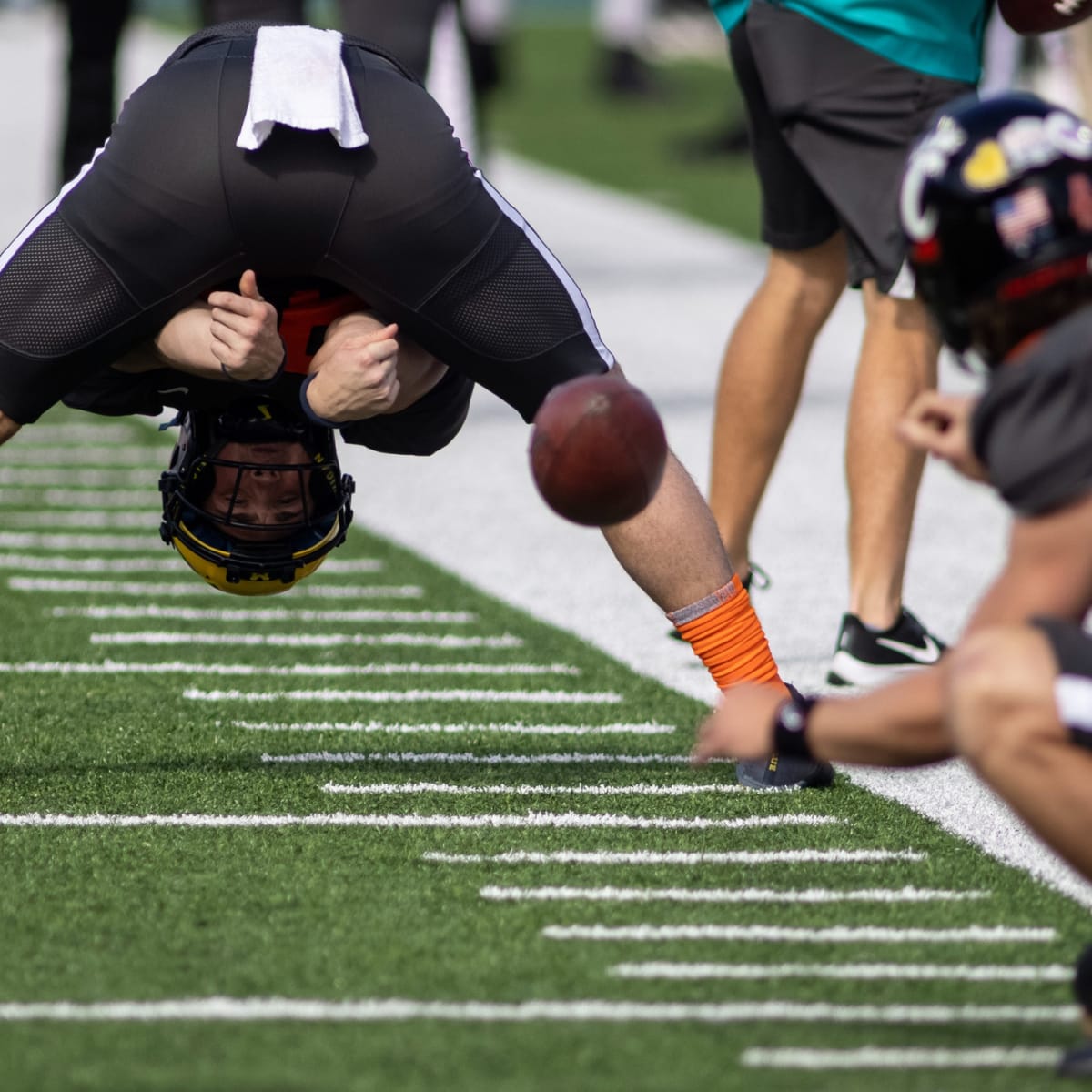 Washington Commanders long snapper Camaron Cheeseman (54) reacts during the  second half of an NFL football game against the Chicago Bears, Thursday,  Oct. 13, 2022, in Chicago. (AP Photo/Kamil Krzaczynski Stock Photo - Alamy