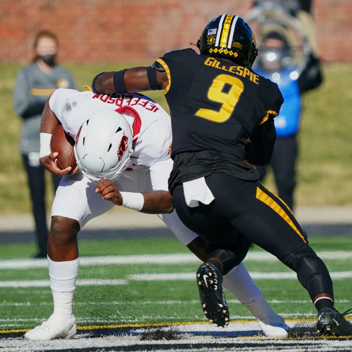 Raiders trade up to No. 143, select Missouri DB Tyree Gillespie