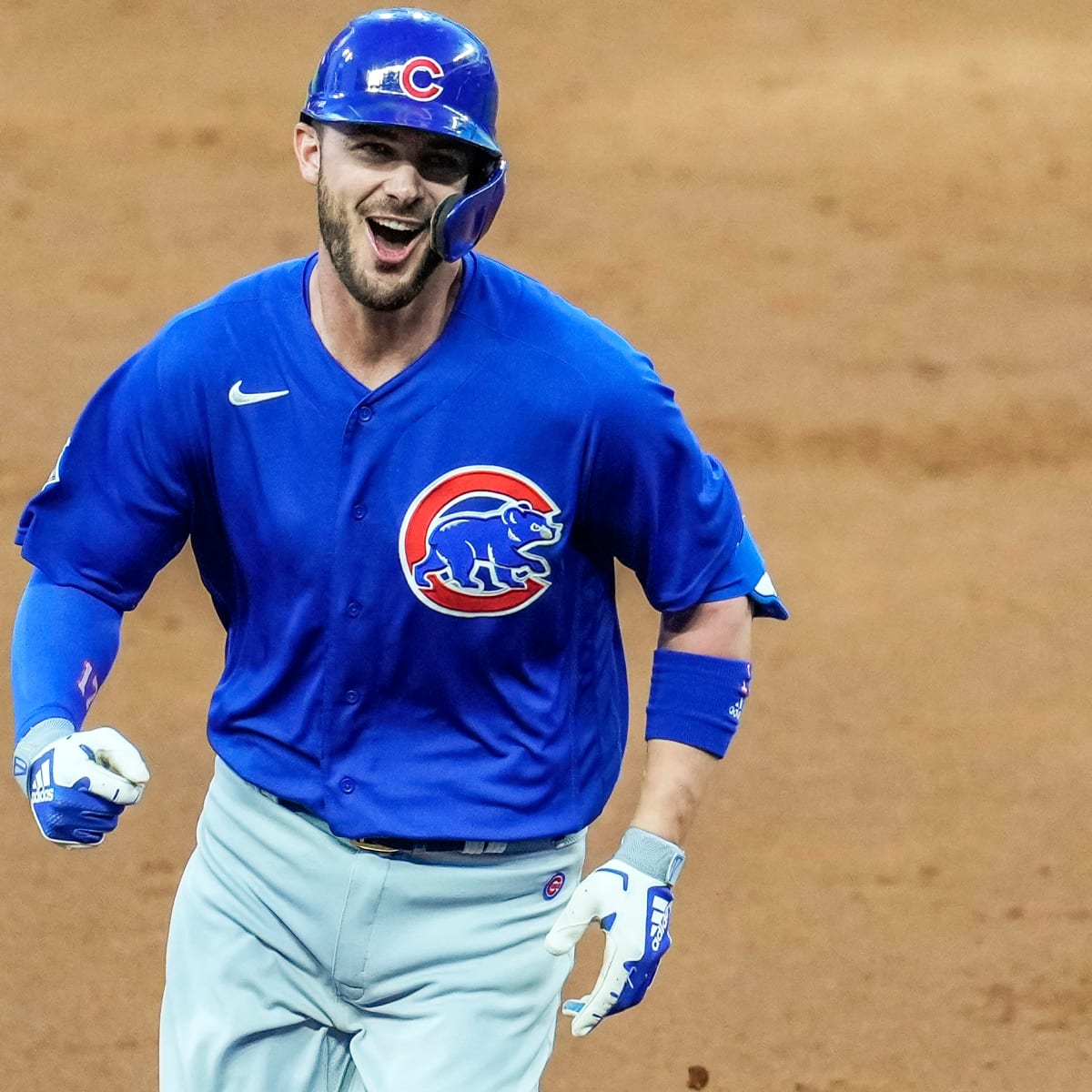 Kris Bryant makes an INSTANT impact with a HR in his first game with the  Giants! 