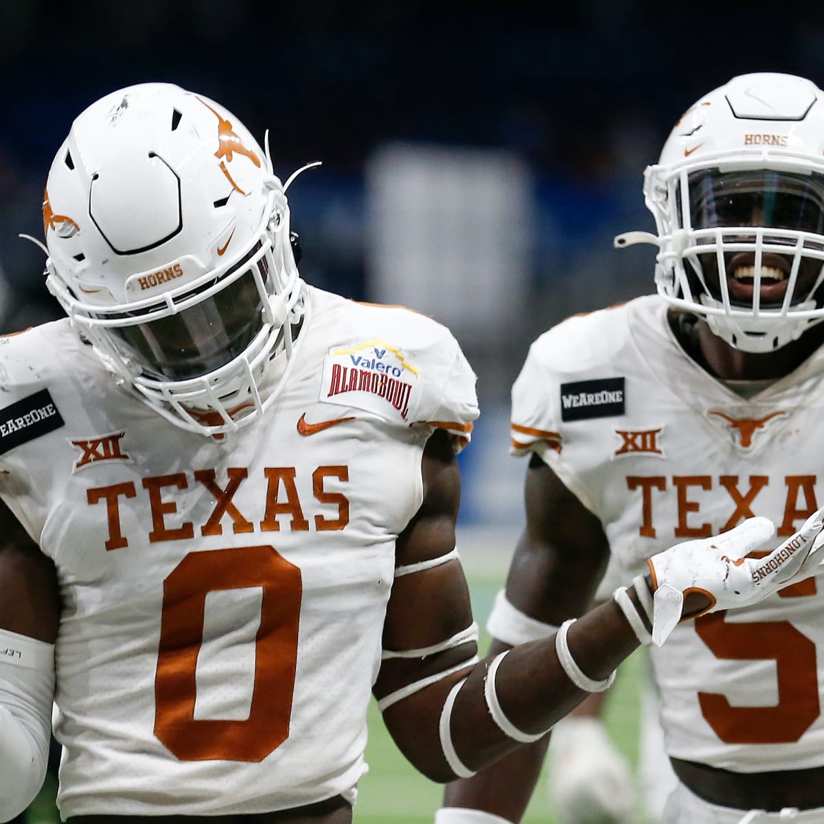 Longhorns Daily News: Texas alum DeMarvion Overshown goes down with  season-ending knee injury in preseason game - Burnt Orange Nation