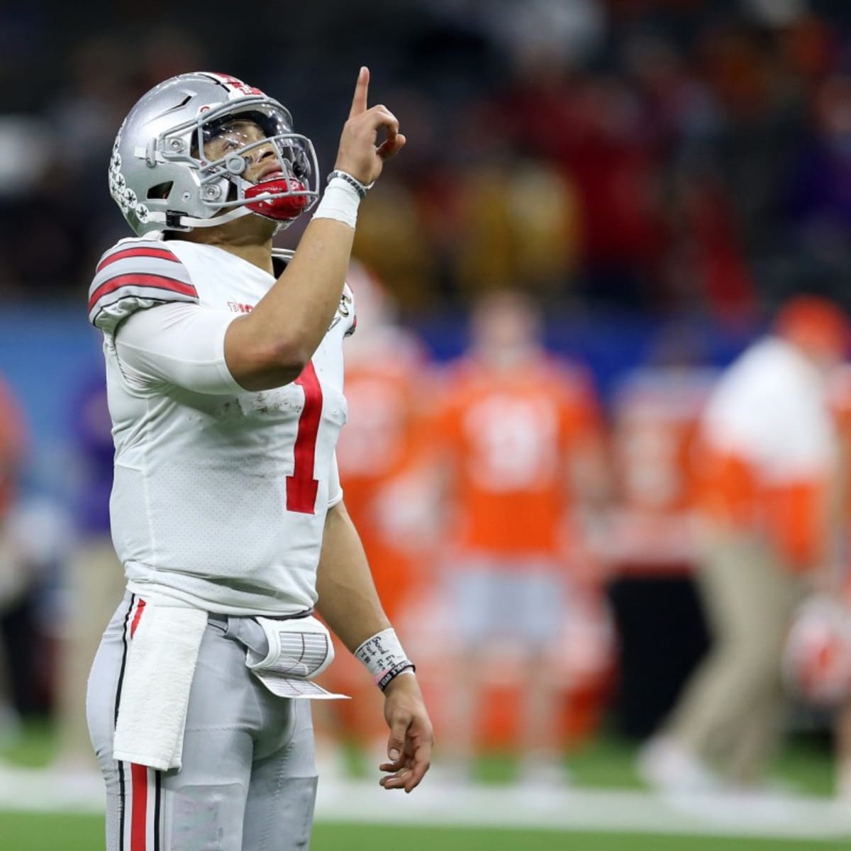 Probable first-round NFL pick Justin Fields tells teams he has epilepsy