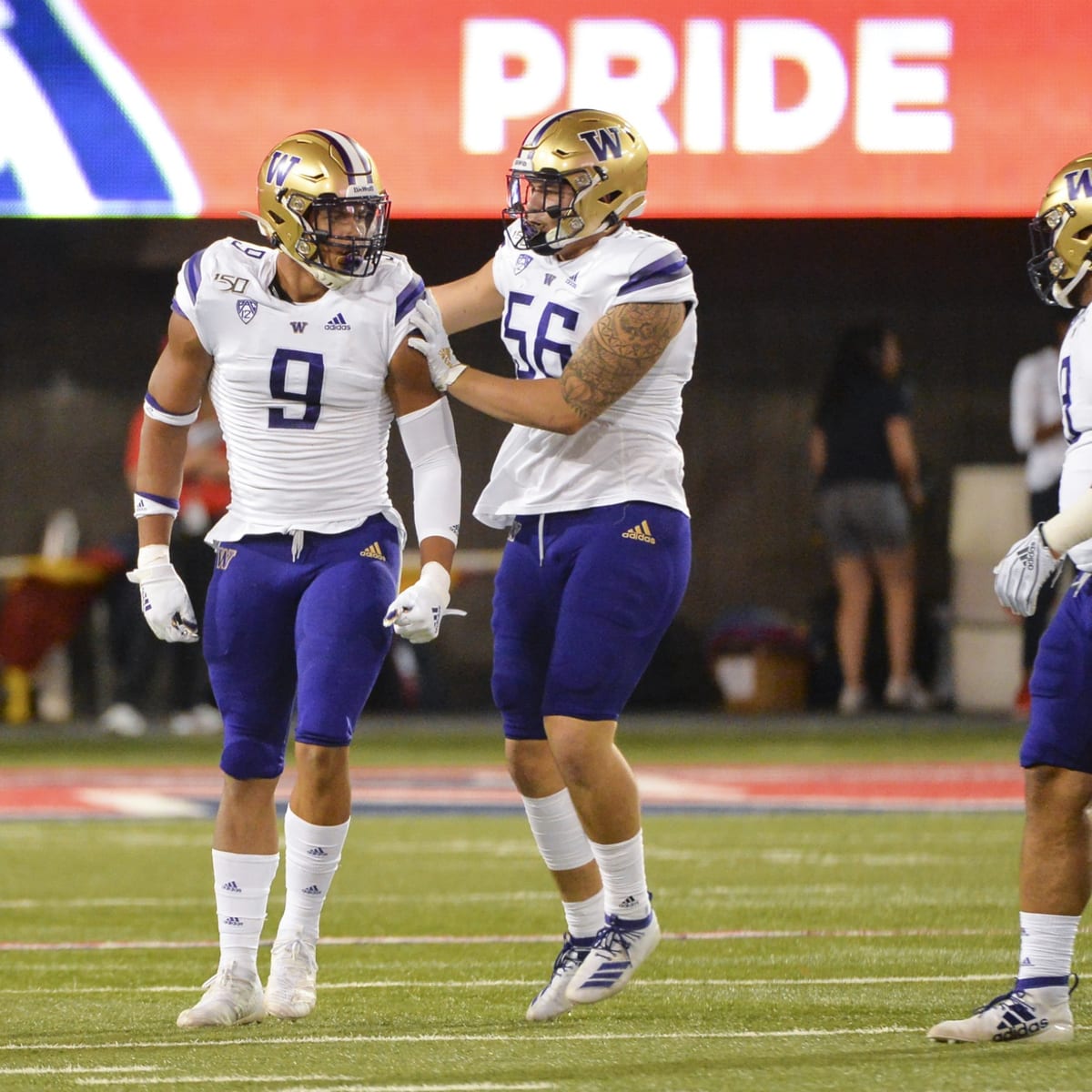 Joe Tryon Becomes Numbers Trailblazer for Buccaneers - Sports Illustrated  Washington Huskies News, Analysis and More