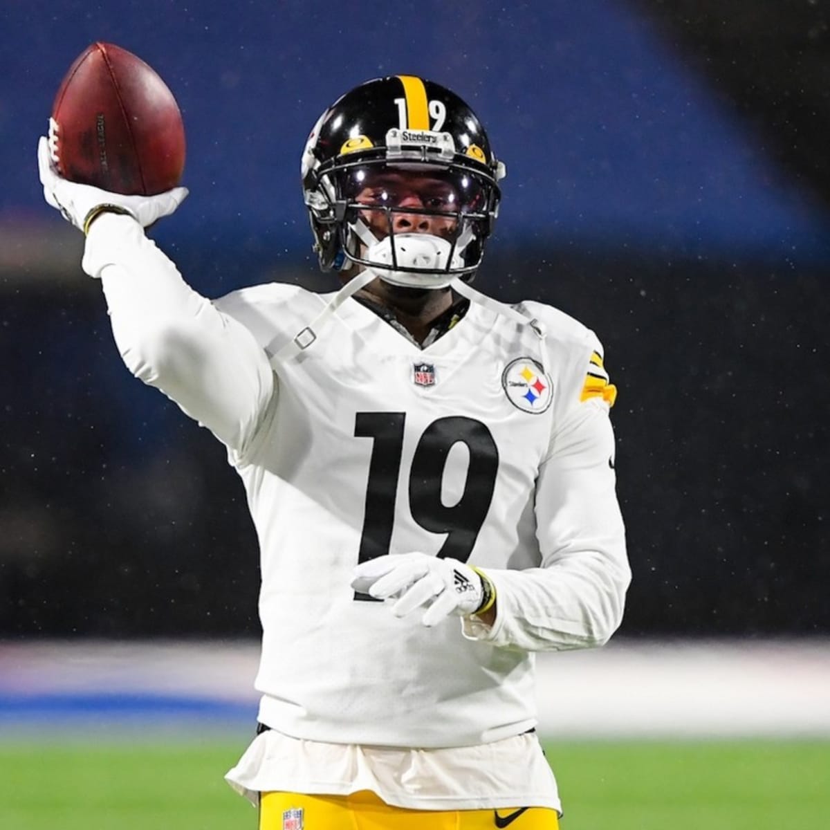 Pittsburgh Steelers wide receiver JuJu Smith-Schuster (19) warms-up before  an NFL football game against the Dallas Cowboys, Sunday, Nov. 8, 2020, in  Arlington, Texas. Pittsburgh won 24-19. (AP Photo/Brandon Wade Stock Photo 