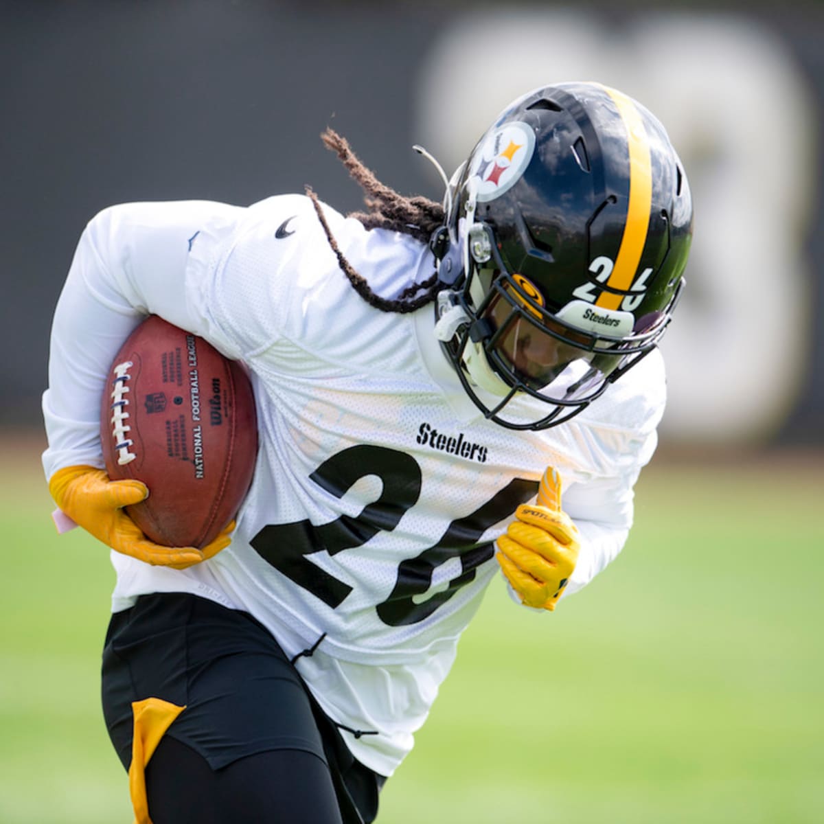 Steelers Releasing RB Anthony McFarland & CB Justin Layne