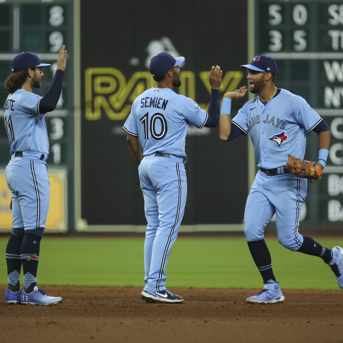 Blue Jays ace Ryu seems to prefer the team's powder blue uniforms