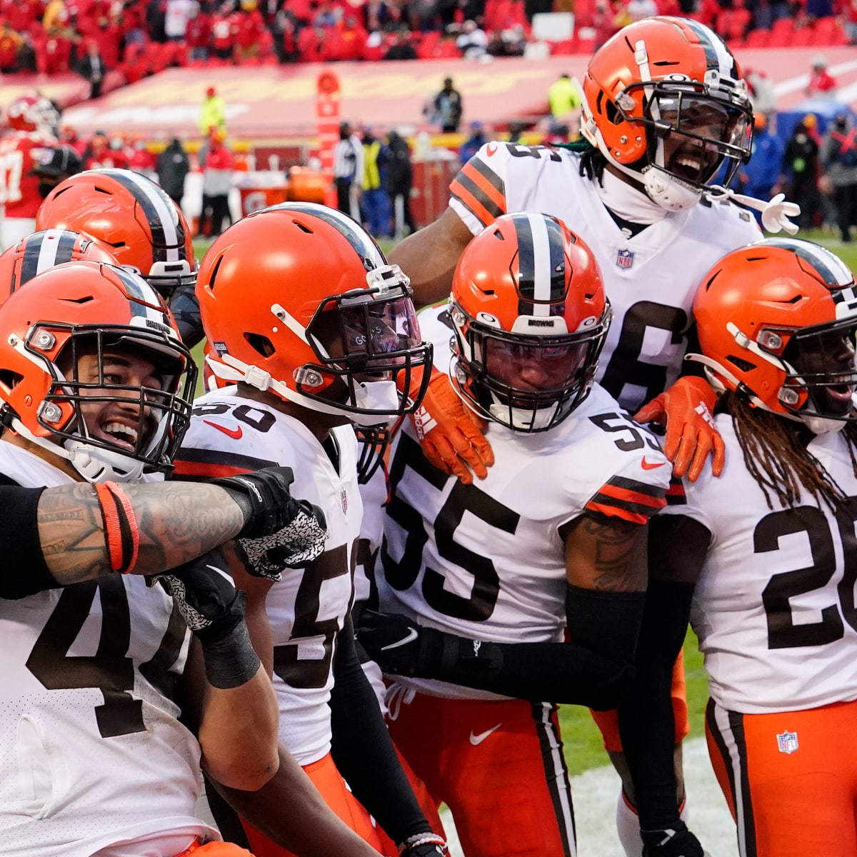 : Cleveland Browns Wooden Team Chair : Sports Fan