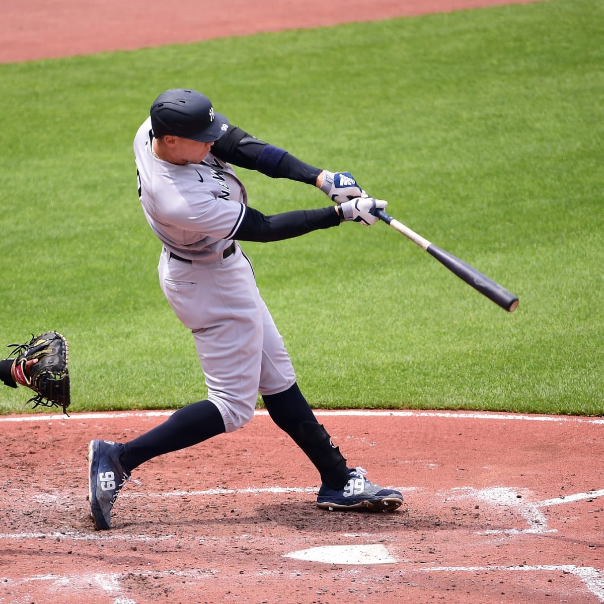 Yankees right fielder Aaron Judge hits his 20th home run
