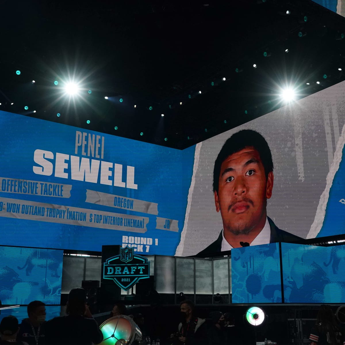 NFL Rookie Watch on X: Noah Sewell has officially announced he is entering  the NFL Draft. The Oregon LB is the brother of Lions Tackle Penei Sewell  and is widely regarded as