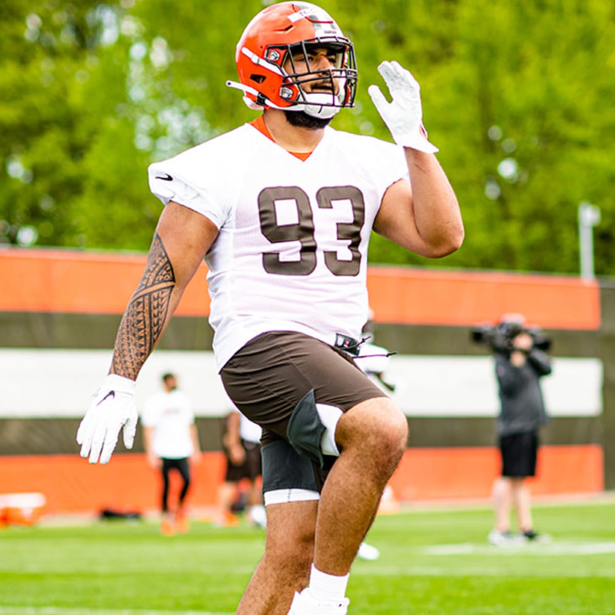 Tommy Togiai Excited To Remain In Ohio With Cleveland Browns - Sports  Illustrated Ohio State Buckeyes News, Analysis and More