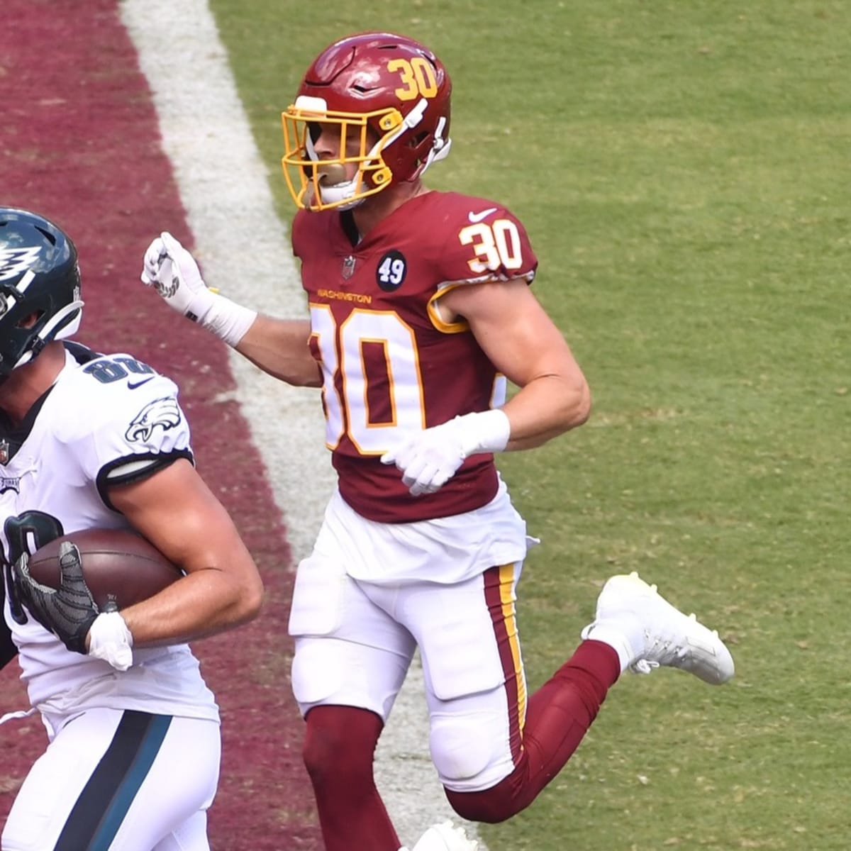 Carson Wentz Goes High to Dallas Goedert for a TD! 