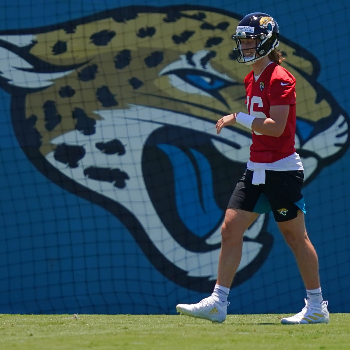 Jaguars QB Trevor Lawrence, Gatorade reveal new bottle collab - Big Cat  Country