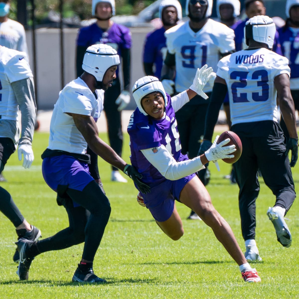 Adam Thielen of the Minnesota Vikings celebrates with Dakota Dozier