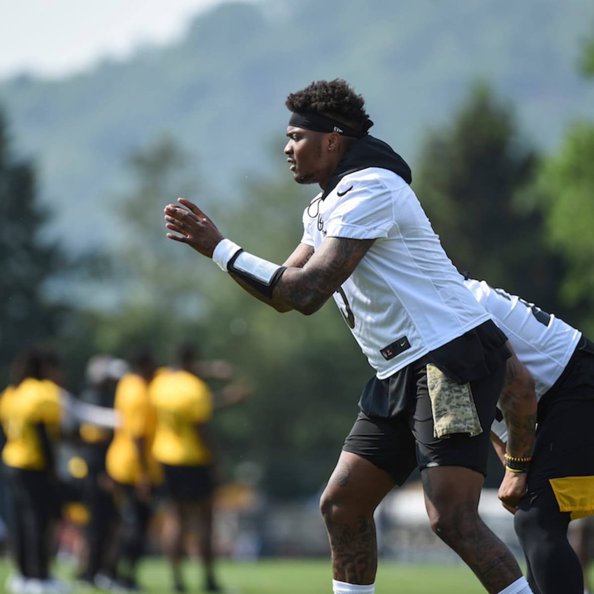 Watch: Quarterbacks, Running Backs Work at Day 2 of Pittsburgh