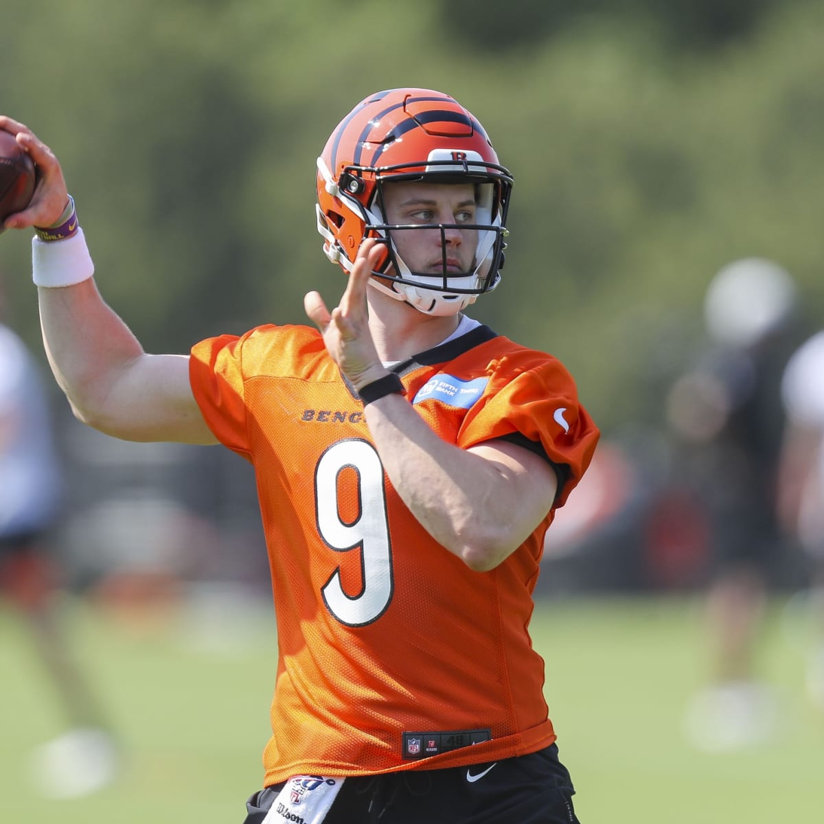 DE Sam Hubbard credits Bengals' winning culture to Joe Burrow: A guy like  him 'inspires the whole team'