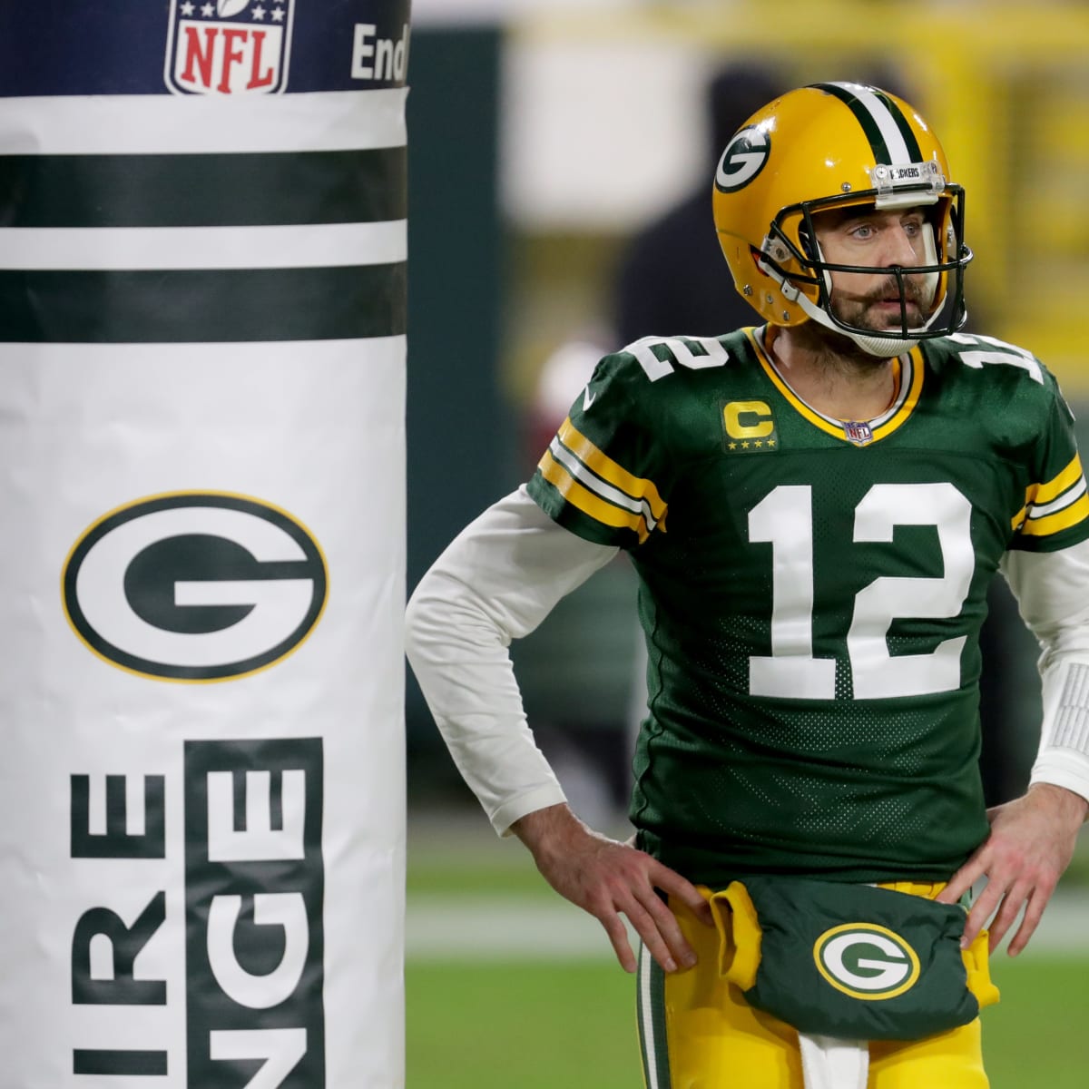 Aaron Rodgers spurns Broncos, returns to the Packers on massive deal