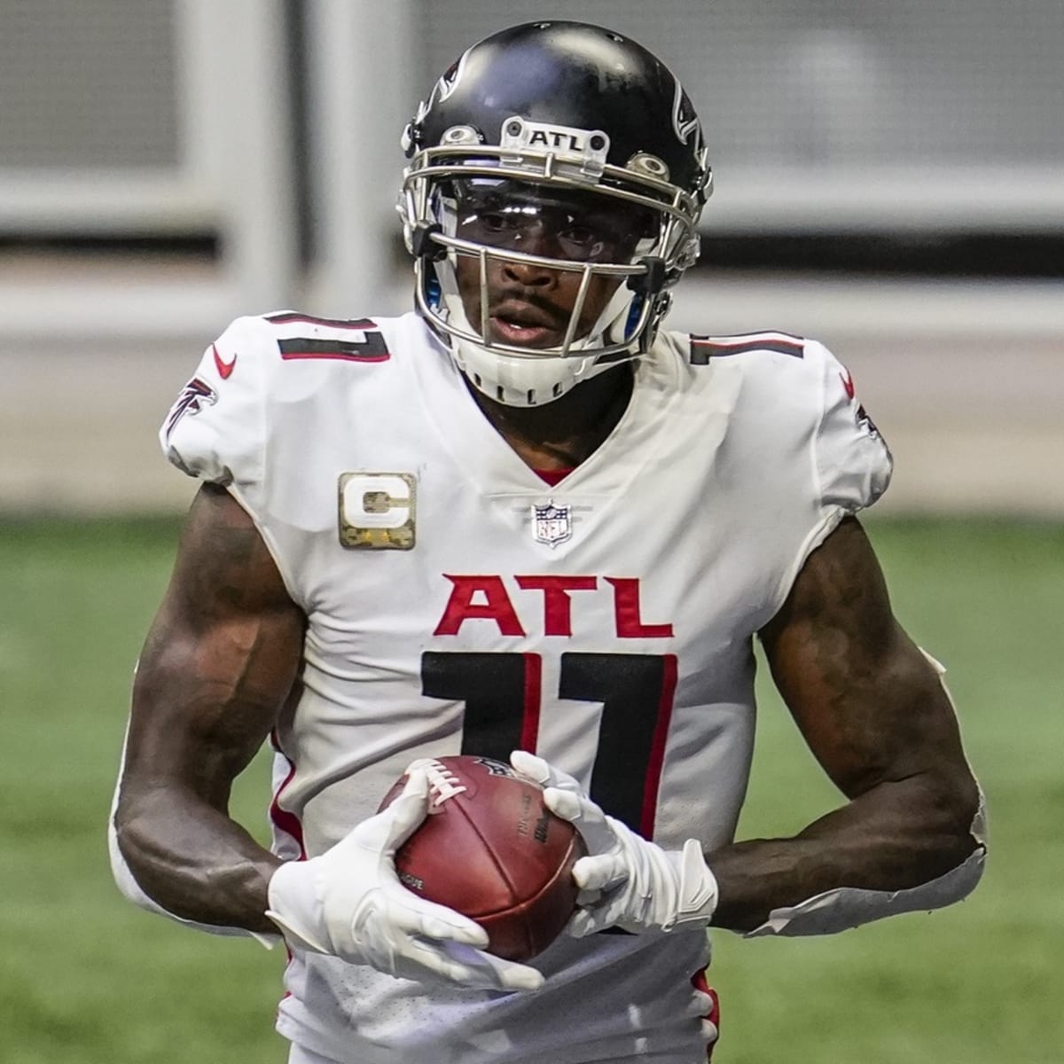 Tennessee Titans restructure wide receiver Julio Jones' contract