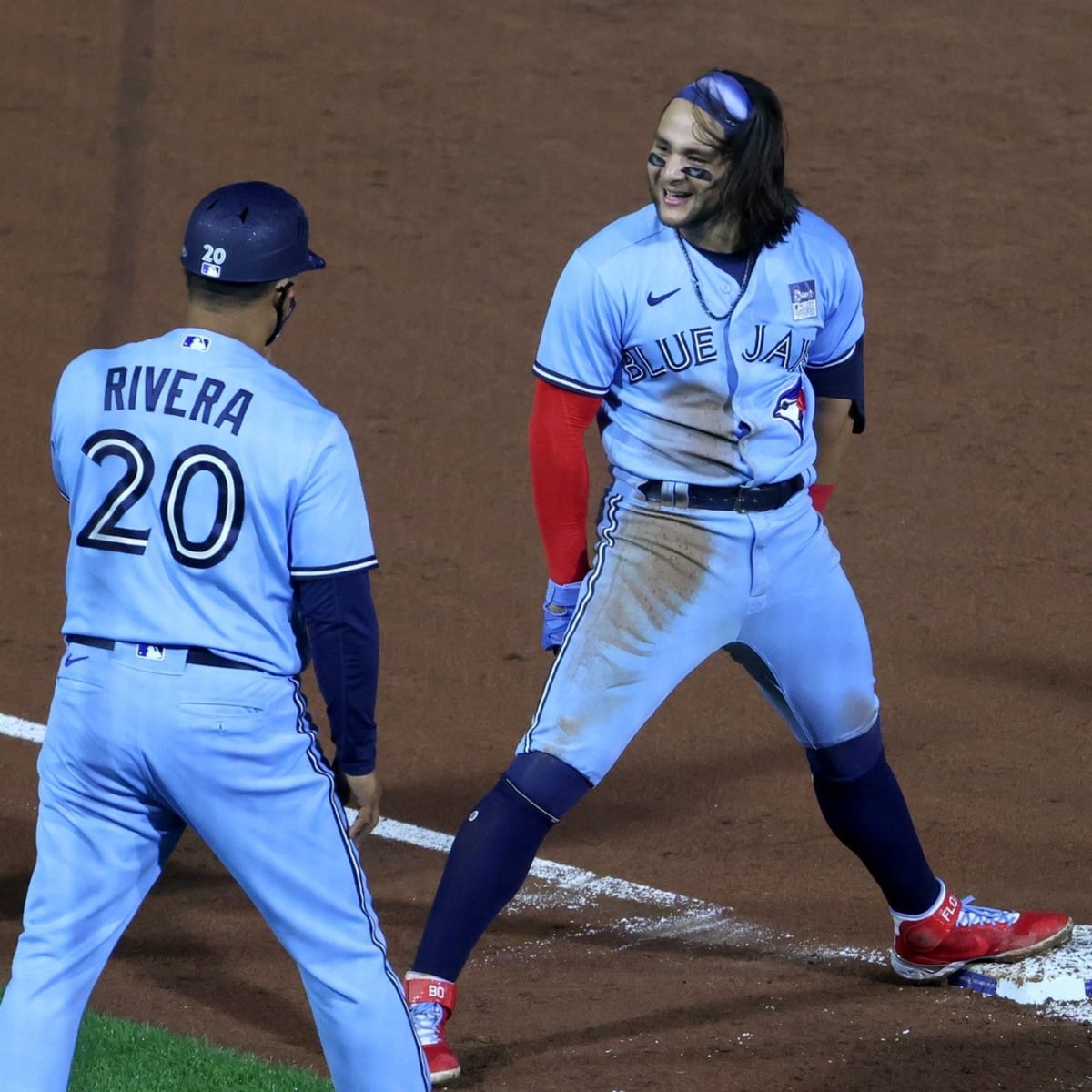 Blue Jays win Sahlen Field debut on walk-off hit