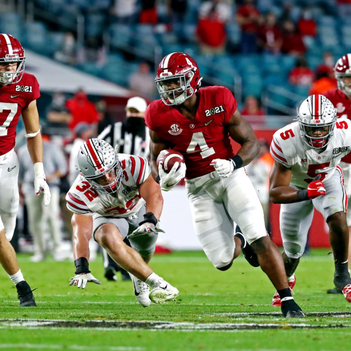 NFL Draft: 2022 Mock Draft - Edge Rushers Continue to Climb - Visit NFL  Draft on Sports Illustrated, the latest news coverage, with rankings for NFL  Draft prospects, College Football, Dynasty and