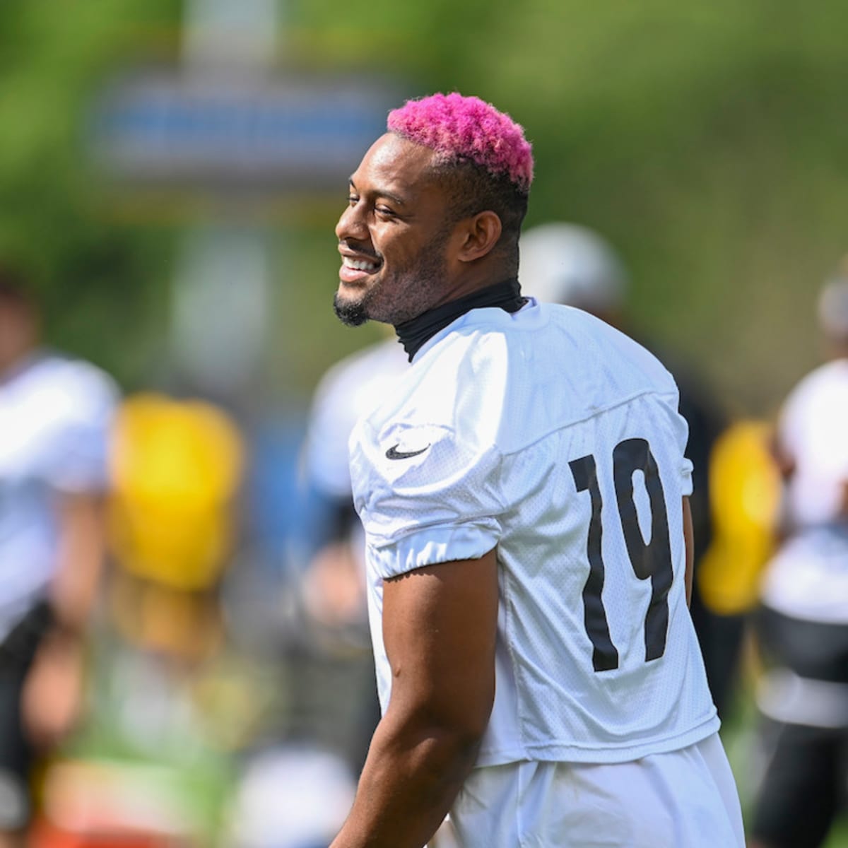 JuJu Smith-Schuster reportedly turned down more money from Eagles to return  to Steelers [UPDATE] - Bleeding Green Nation