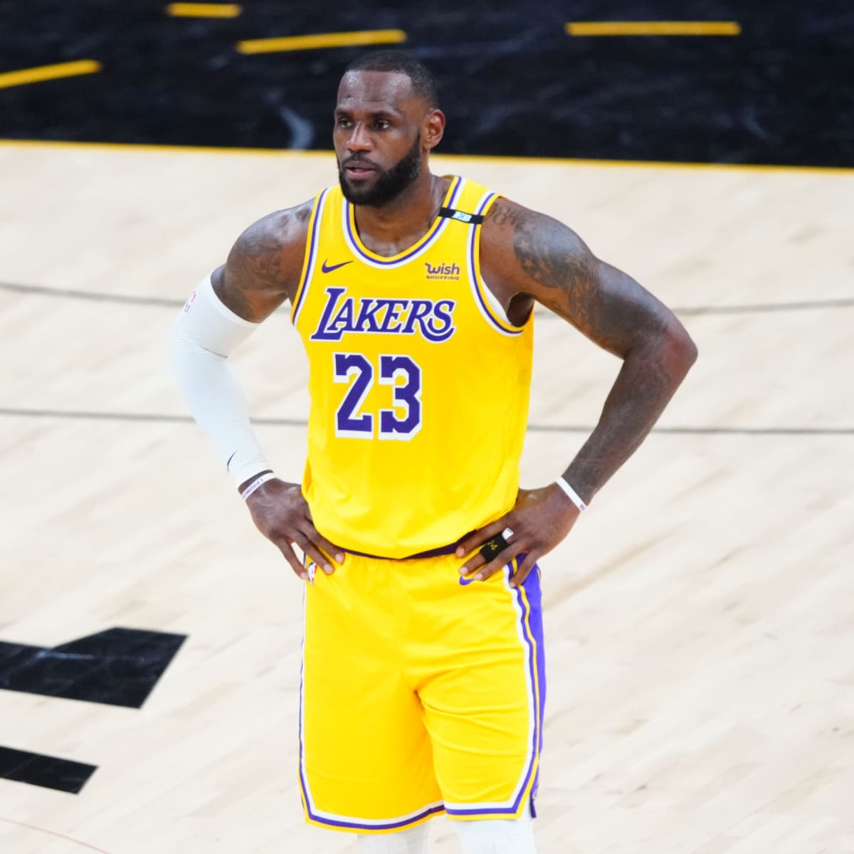 L.A. Lakers' LeBron James changing his jersey number - again