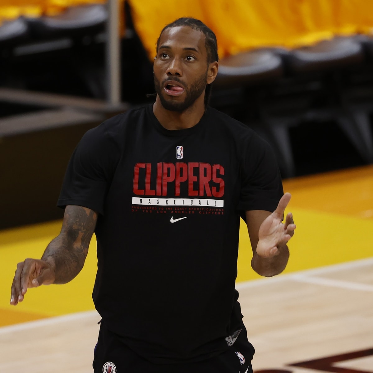 Gigante da NBA faz cantora parecer minúscula em foto antes de Clippers x  Thunder - ESPN