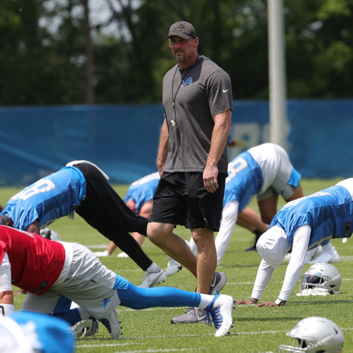 Detroit Lions head coach Dan Campbell celebrate with his players