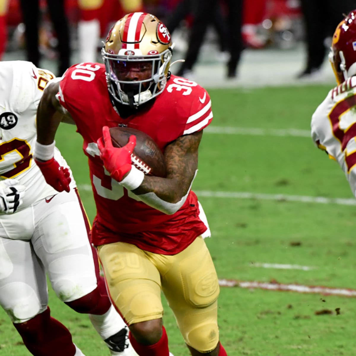 San Francisco 49ers' Jeff Wilson Jr. takes a drink during an NFL