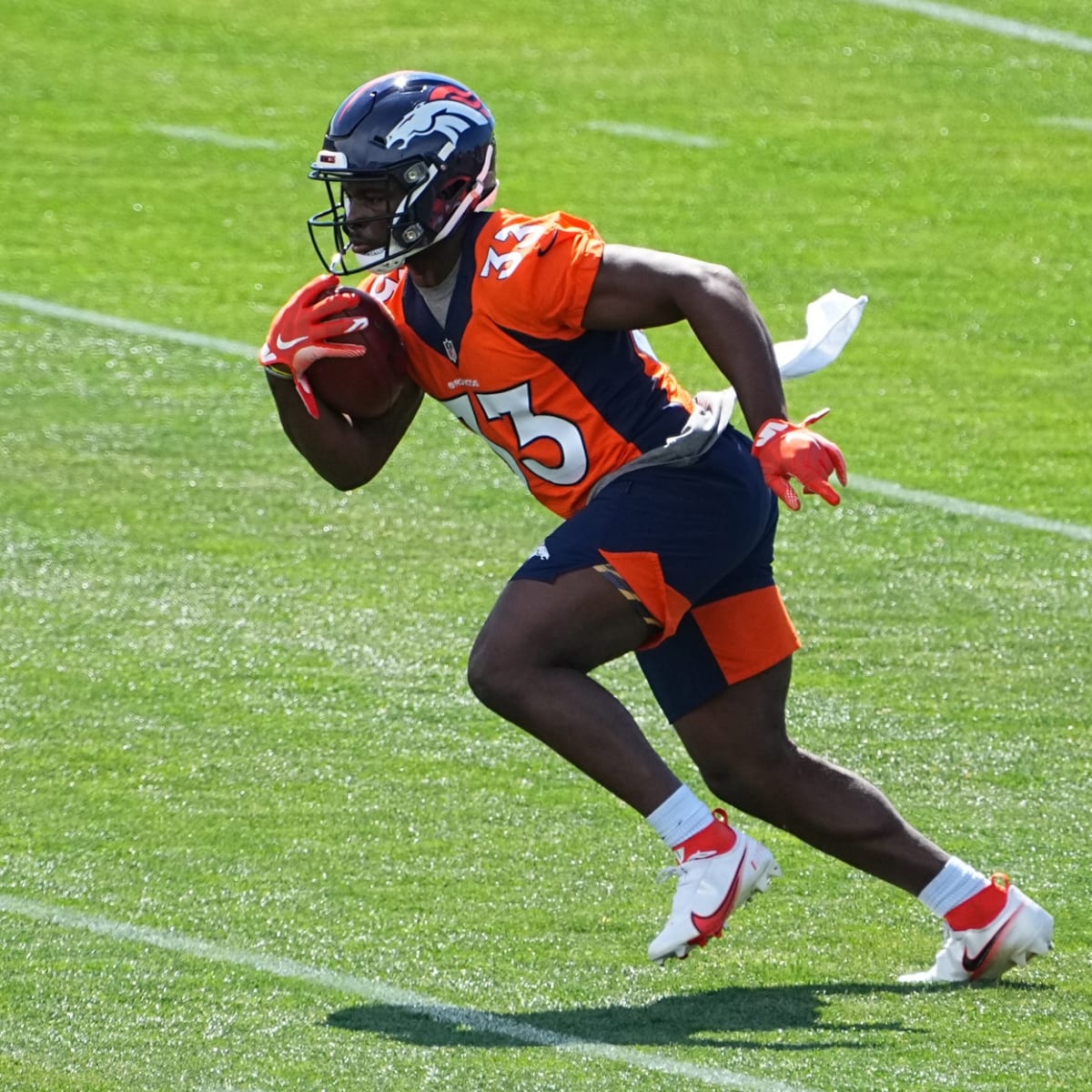 Denver Broncos running back Javonte Williams (33) during an NFL football  game against the Seattle Seahawks, Monday, Sept. 12, 2022, in Seattle, WA.  The Seahawks defeated the Bears 17-16. (AP Photo/Ben VanHouten