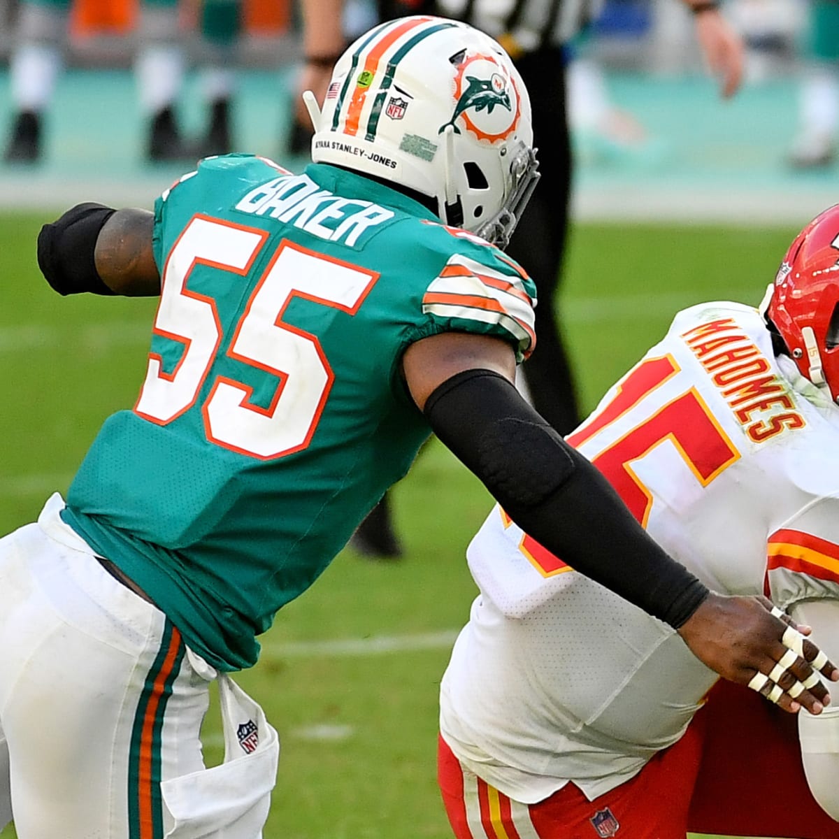 Miami Dolphins outside linebacker Jerome Baker (55) lines up